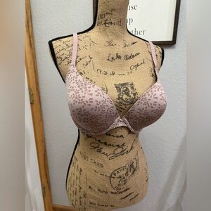 Lightly lined Adore Me Bra. 36DD. $21